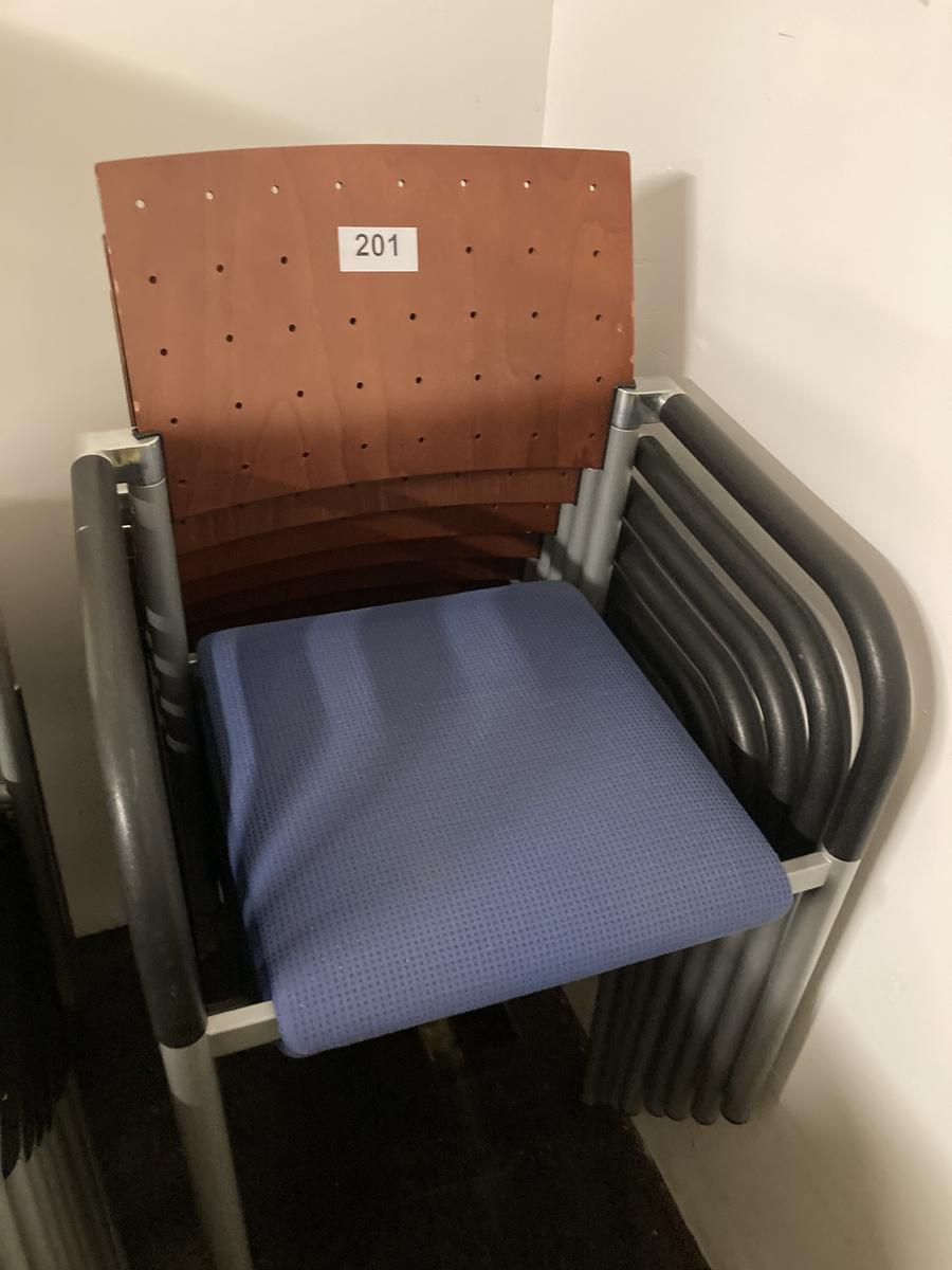 10 Stk. Besucherstühle stapelbar mit Armlehne - Soffbezug blau